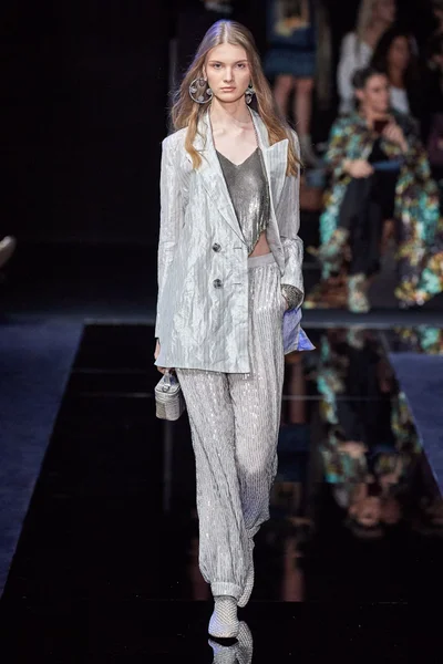 Look 50